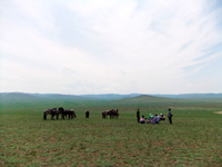 乗馬の休憩中。モンゴルは広い!!