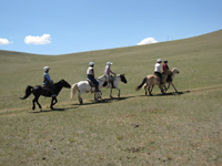 ♪丘を越えて(お天気最高、爽やかな風に吹かれて) ♪丘を越えて(お天気最高、爽やかな風に吹かれて)