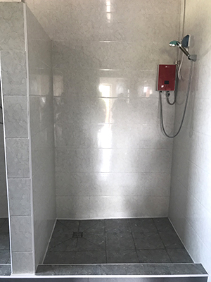 モリンドキャンプのシャワー室 モリンドキャンプのシャワー室