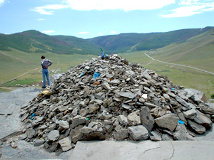 オボーで旅の祈願をしたり